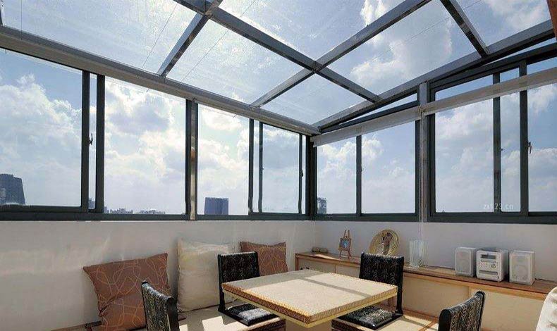 阳光房顶棚用什么材料好？阳光房代替玻璃的材料是什么？至尊卡尔阳光房