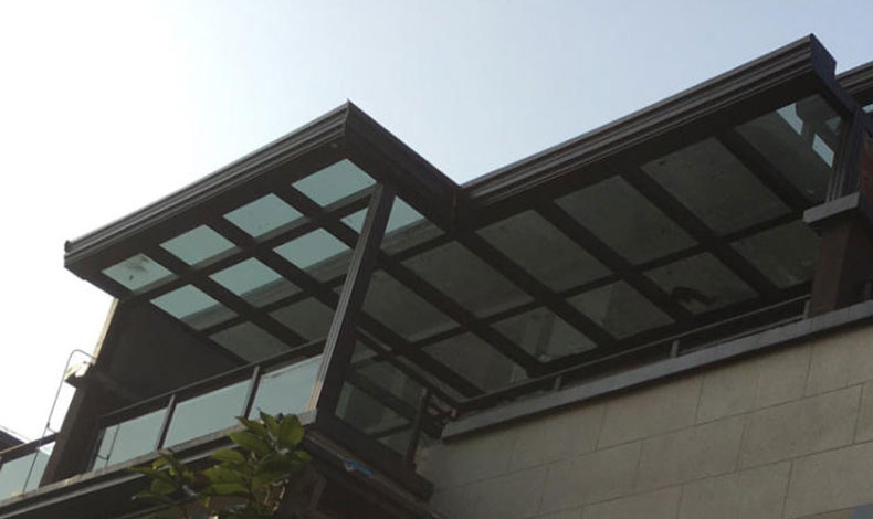 阳光板雨棚就是移动阳光房吗？阳光板雨棚和移动阳光房的区别|至尊卡尔阳光房