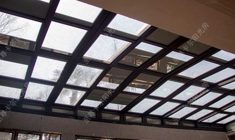 屋顶电动平移天窗漏水怎么解决？电动平移天窗防水|至尊卡尔阳光房